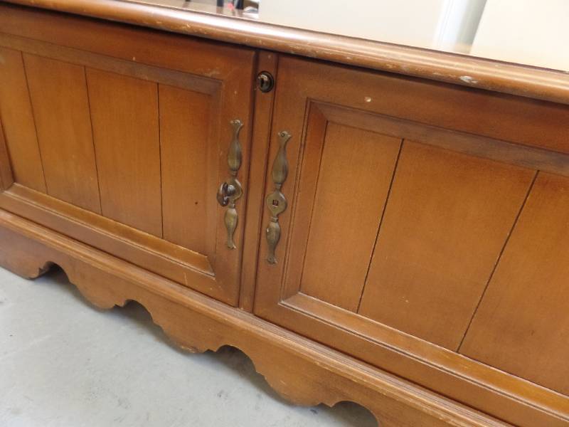 lot 617 image: CEDAR CHEST
