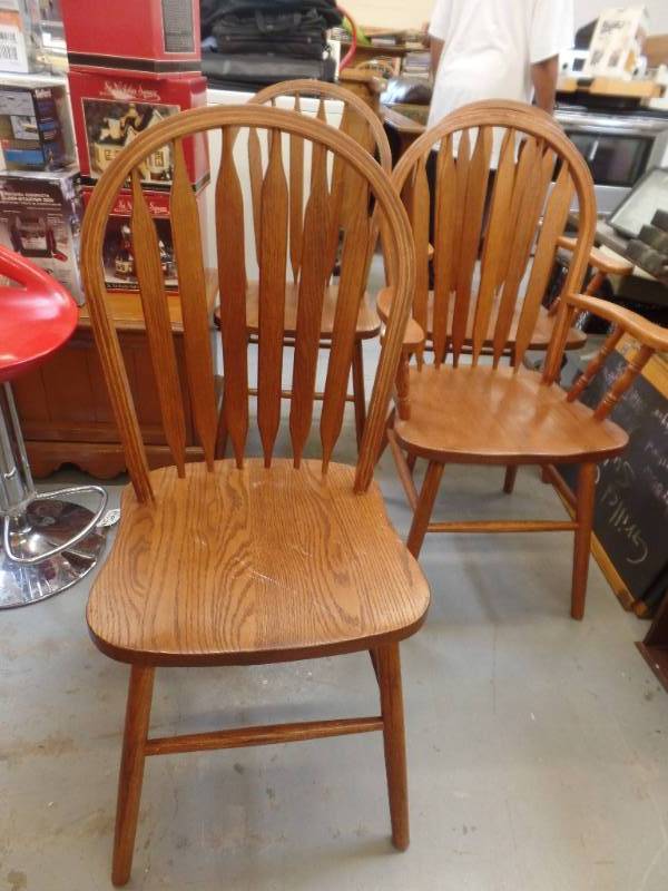lot 621 image: SOLID OAK ARROWBACK CHAIRS