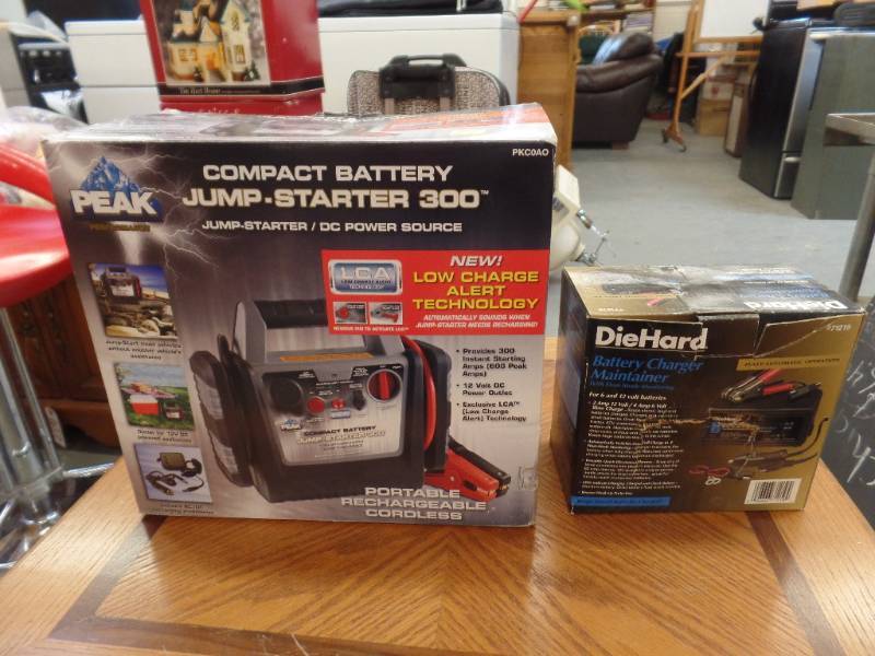 lot 630 image: BATTERY CHARGER AND JUMP STARTER