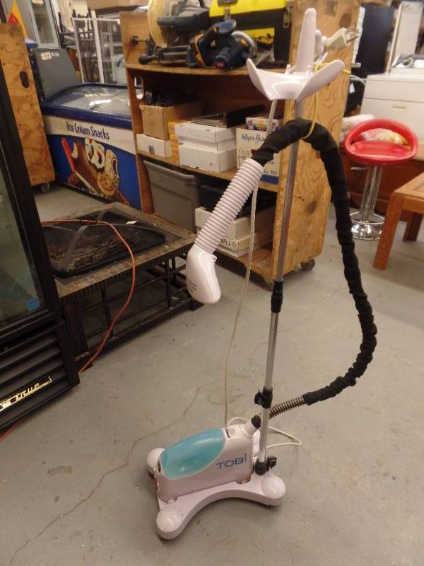 lot 634 image: ROLLING GARMENT STEAMER