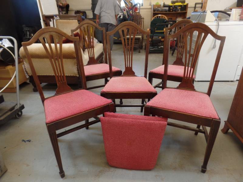 lot 638 image: ANTIQUE DINING CHAIRS