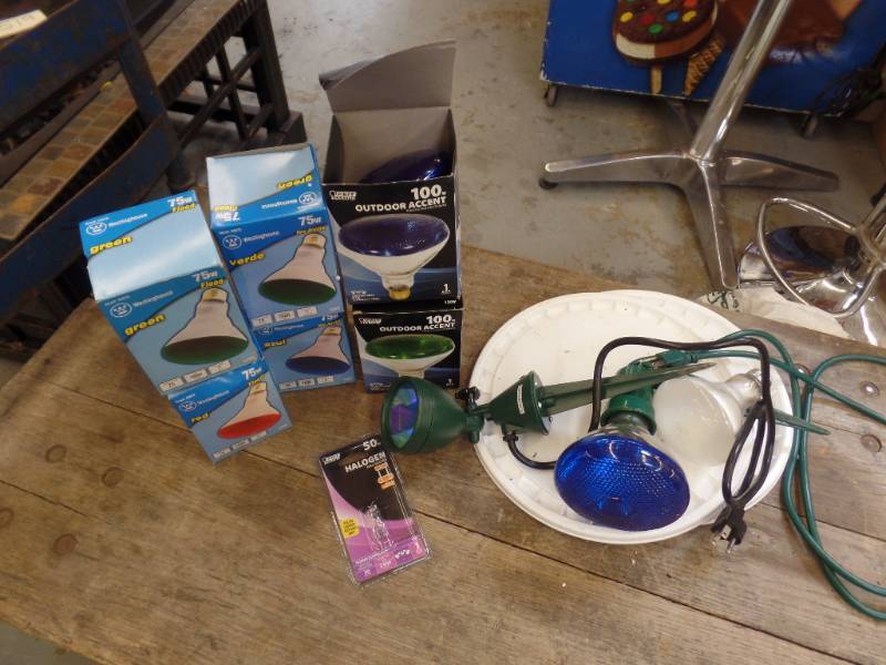 lot 654 image: COLORED OUTDOOR LIGHTS