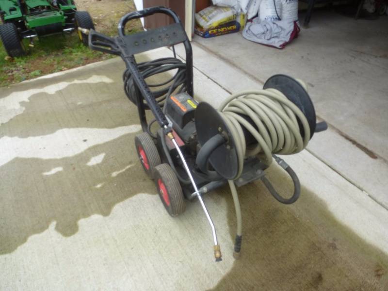lot 7 image: Star 2000 PSI Power Washer
