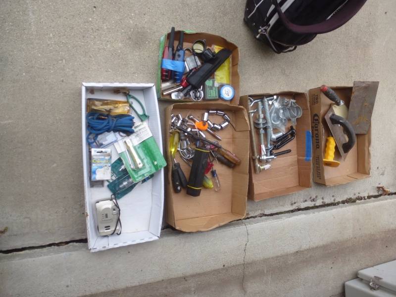 lot 11 image: Assorted Tools & Hinges