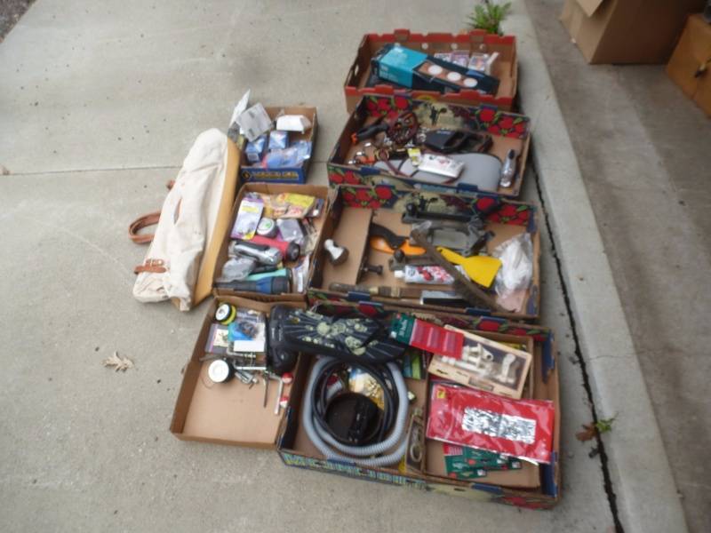 lot 13 image: Assorted Tools