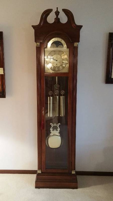 lot 5 image: Ridgeway Grandfather Clock