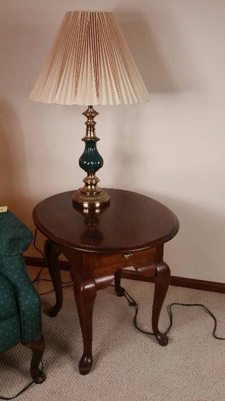 lot 13 image: Broyhill Solid Wood Table Lamp & Lamp