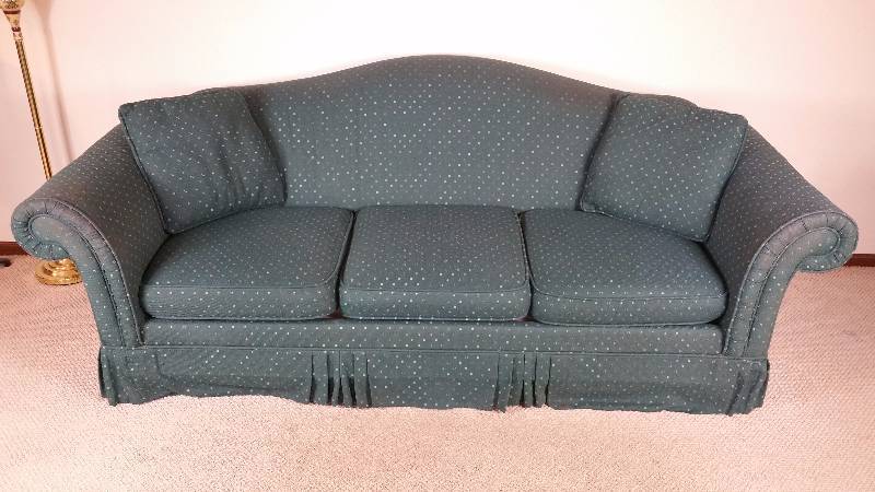 lot 23 image: Bassett Sofa