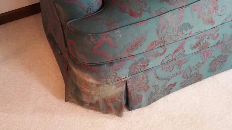 lot 27 image: Tufted Sofa & Pillows