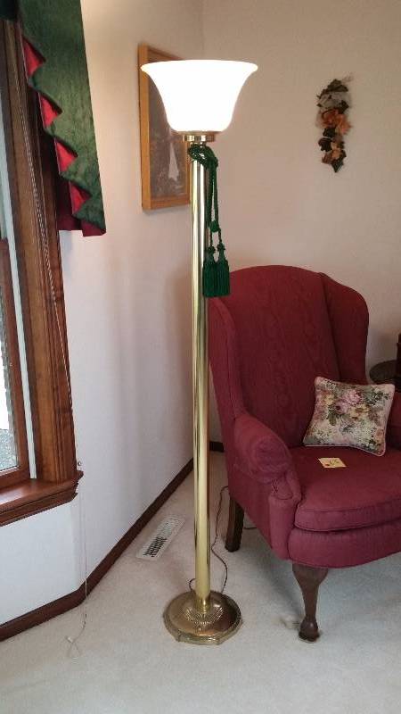 lot 29 image: Brass Torchier Floor Lamp