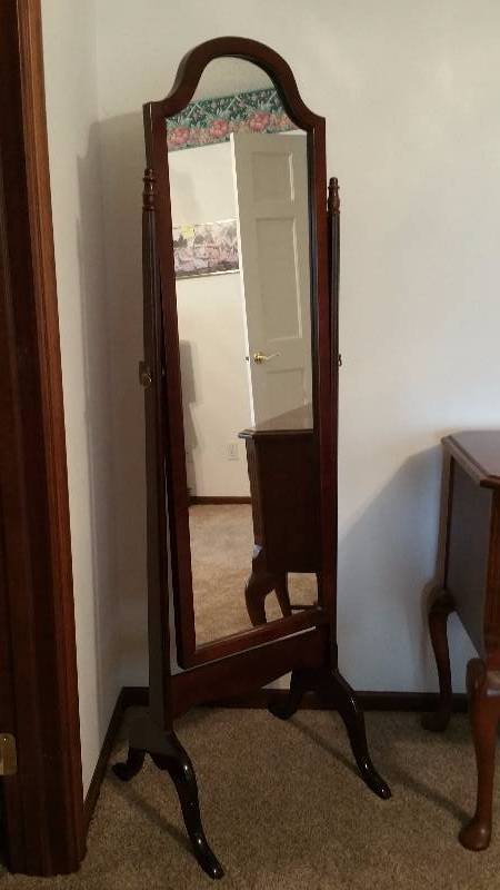 lot 49 image: Cherry Adjustable Floor Mirror