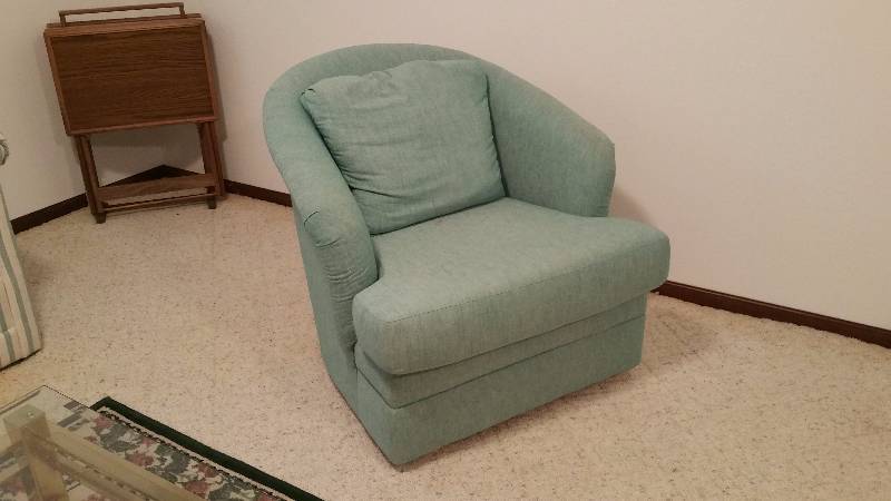 lot 67 image: J C Penny Flexsteel Uphostered Chair