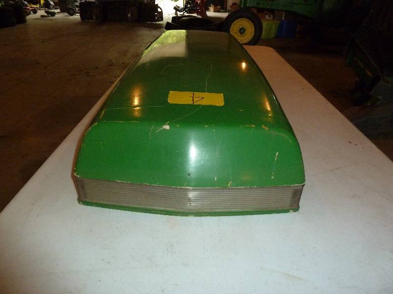 lot 4 image: John Deere 318 Lawn Tractor Hood