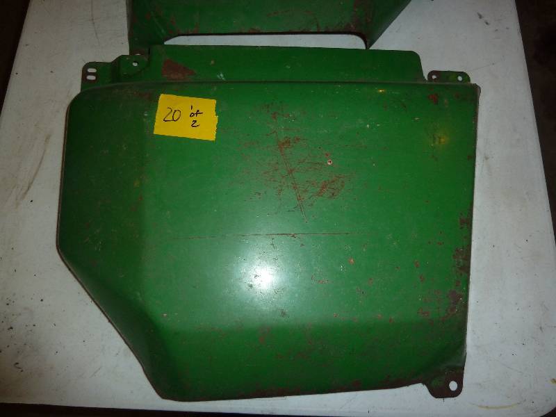 lot 20 image: John Deere 200 Series Lawn Mower Side Panel Covers