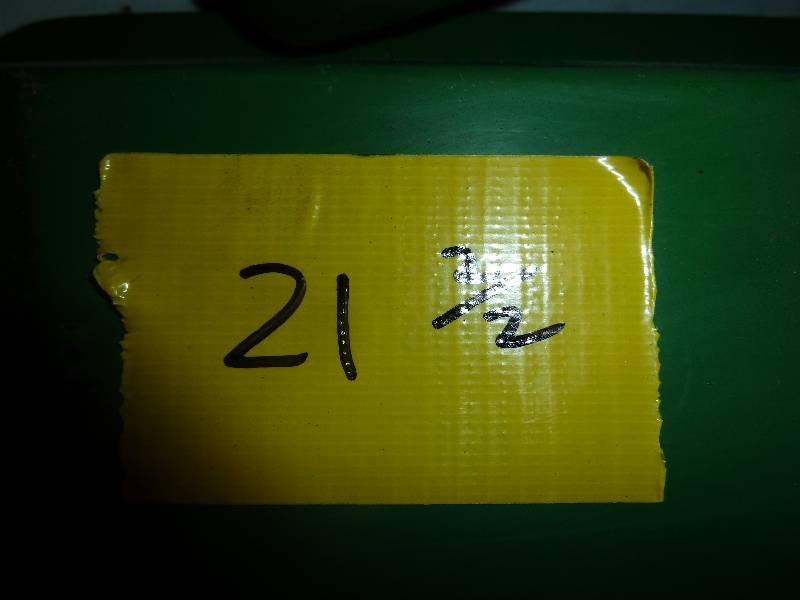 lot 21 image: John Deere 318 Series Lawn Mower Side Panel Covers