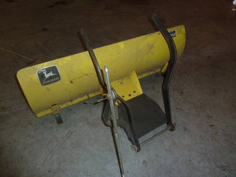 lot 29 image: John Deere 42 Front Blade for LT Series