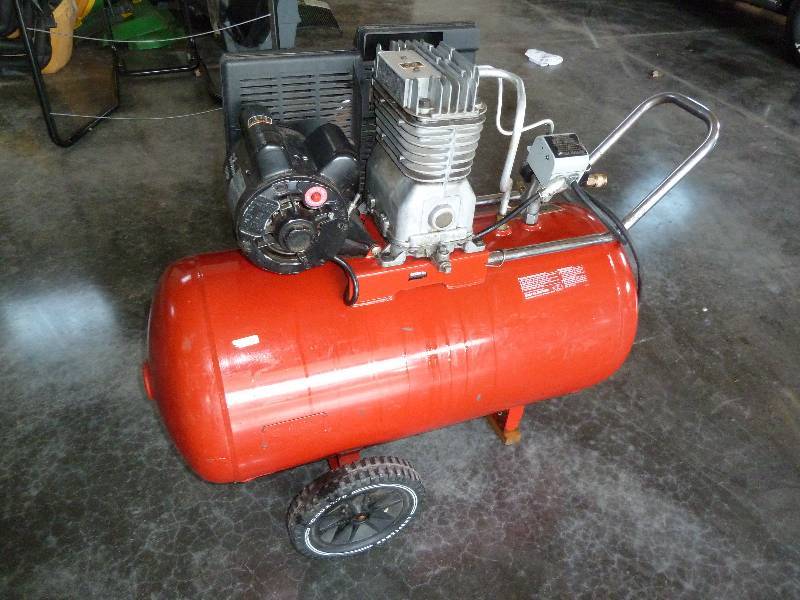 lot 1 image: Craftman 5HP 30 Gallon Air Compressor