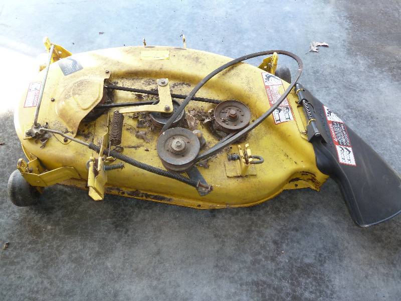 lot 7 image: John Deere 38 Deck Complete