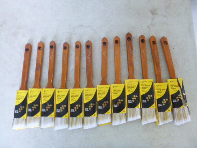 12 Paint Brushes