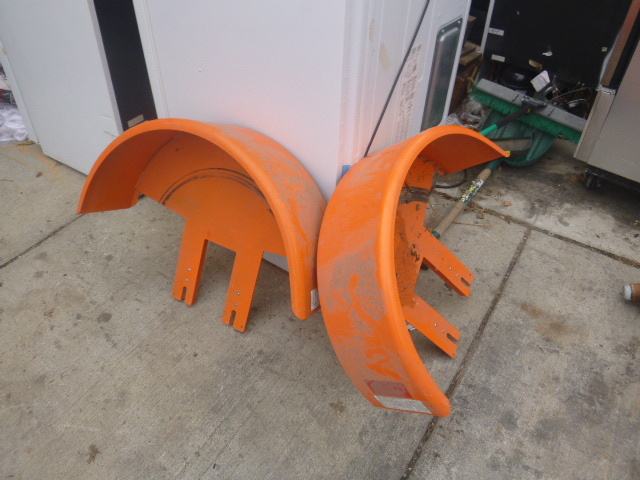 2 Fenders