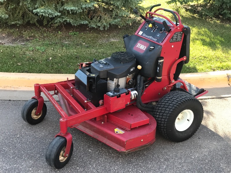 lot 4 image: Toro Grandstand Commercial Mower