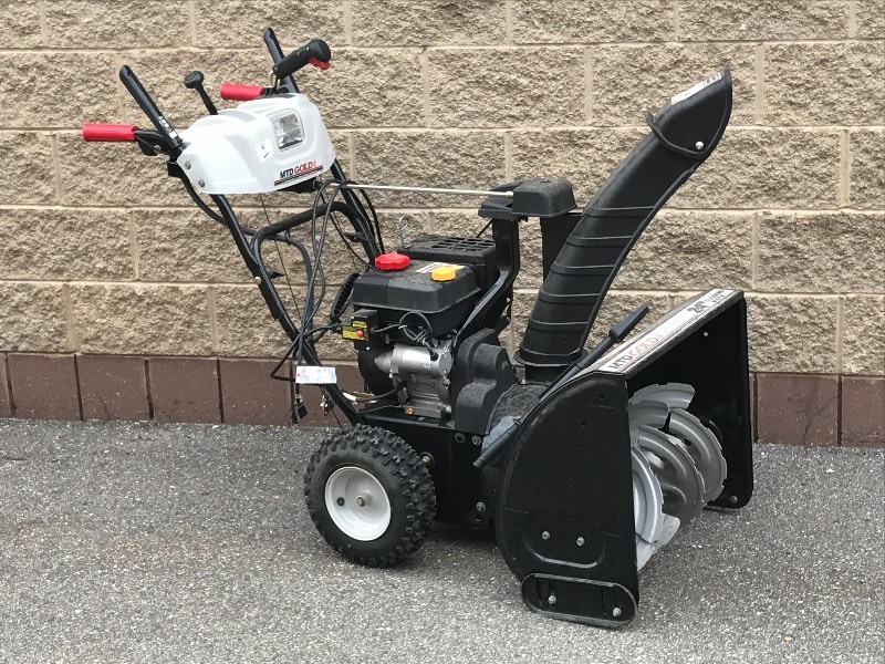 lot 9 image: MTD Gold Snow Blower