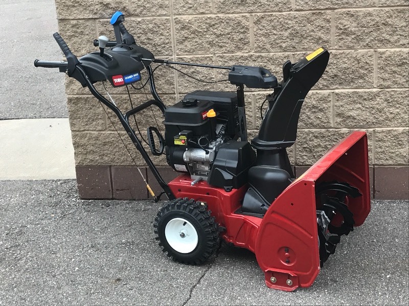 lot 10 image: Toro Snow Blower