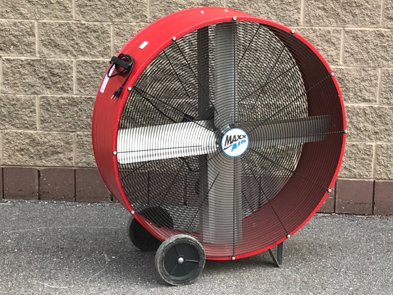 lot 31 image: Commercial Floor Fan