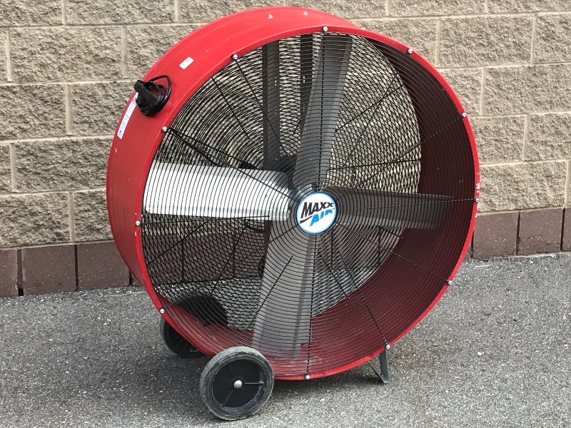 lot 33 image: Commercial Floor Fan