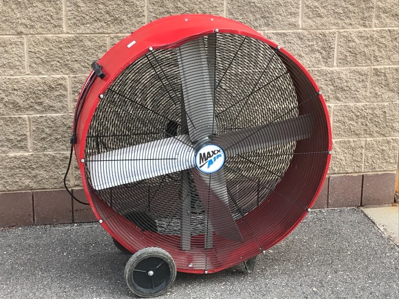 lot 34 image: Commercial Floor Fan