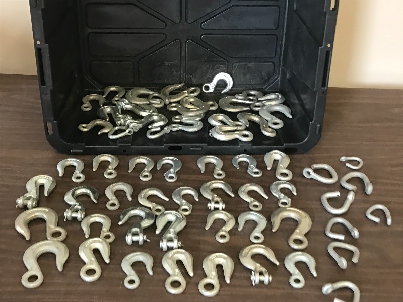 lot 132 image: Tote Of New Chain Hooks