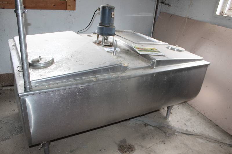 lot 31 image: Sunset Stainless Steel 300-Gallon Milk Cooler