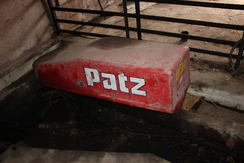lot 24 image: Patz Commercial Barn Cleaner