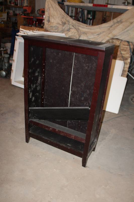 lot 4 image: Cabinet