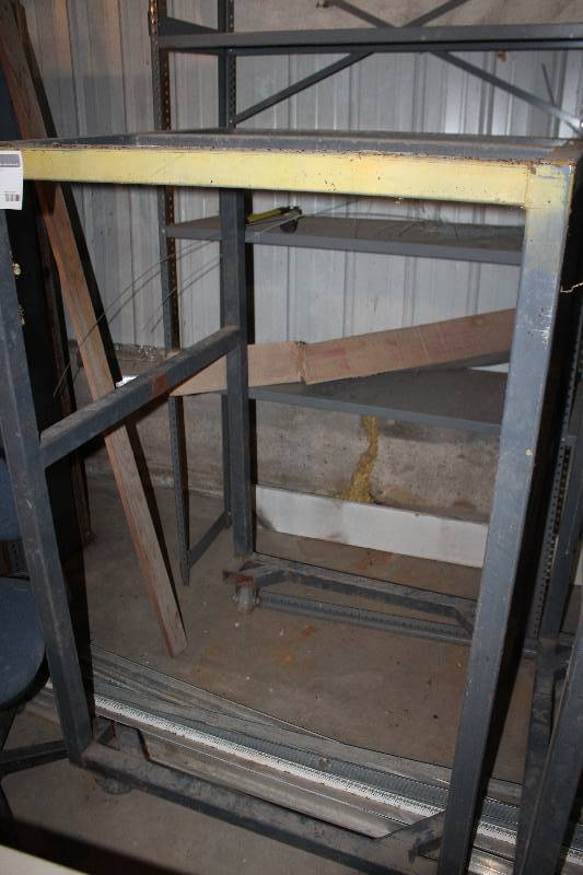 lot 7 image: Rolling Metal Rack