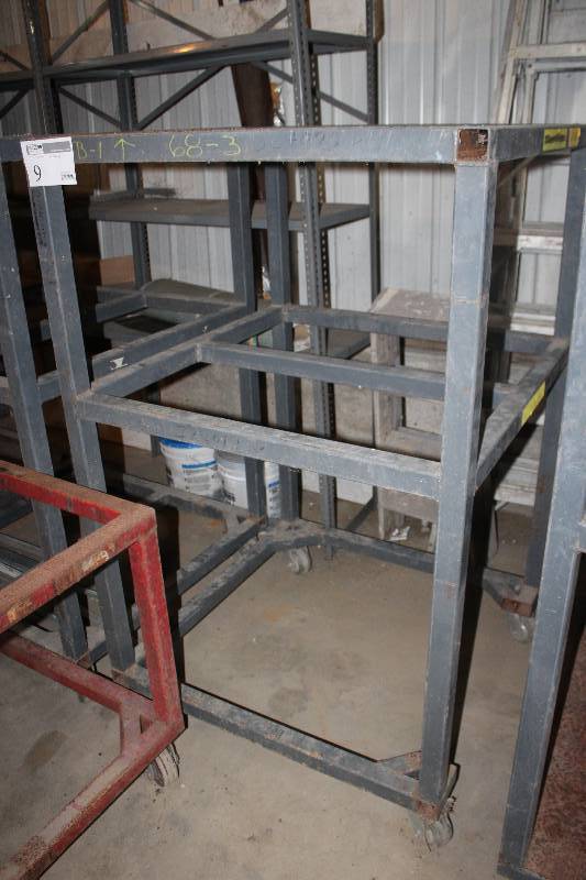 lot 9 image: Rolling Metal Rack