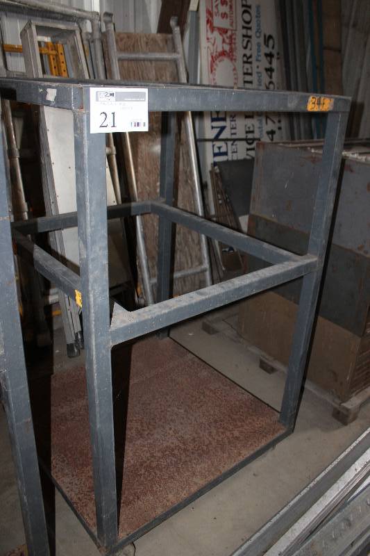 lot 21 image: Rolling Metal Rack