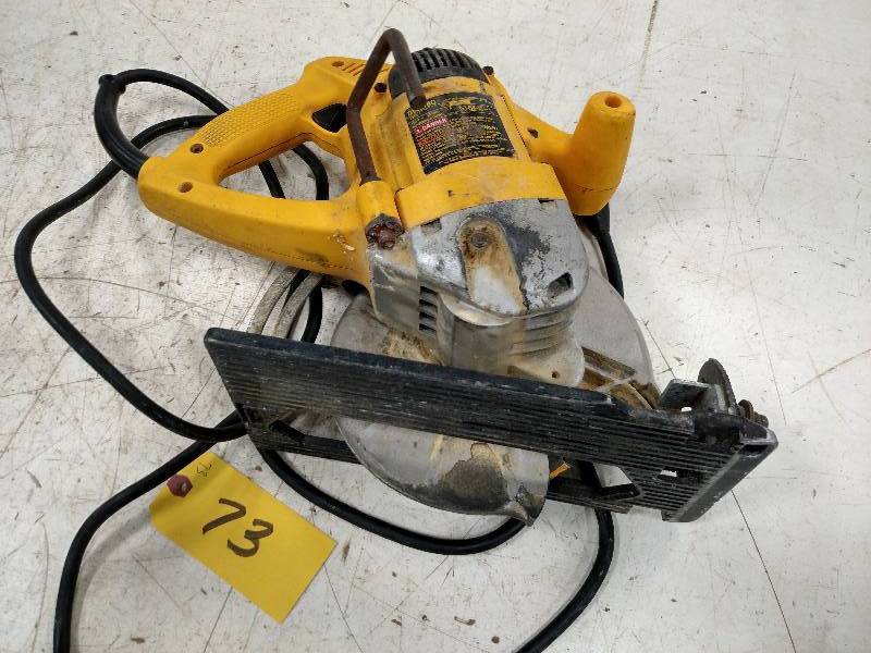 lot 73 image: Dewalt DW378G 7 14 Framing Saw, W...