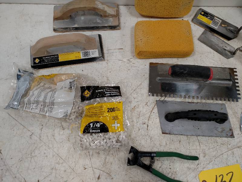 lot 127 image: Asstd Tile Tools & Tote Bag...