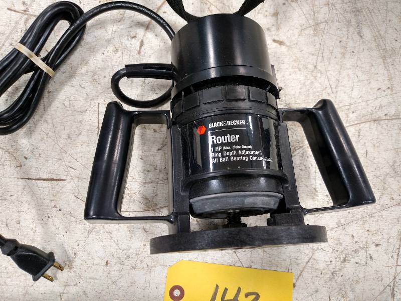 lot 142 image: Black & Decker 1 hp. Router & Bag, ...