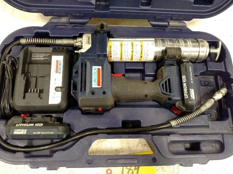lot 184 image: Lincoln 20v Cordless Power Luber Gr...