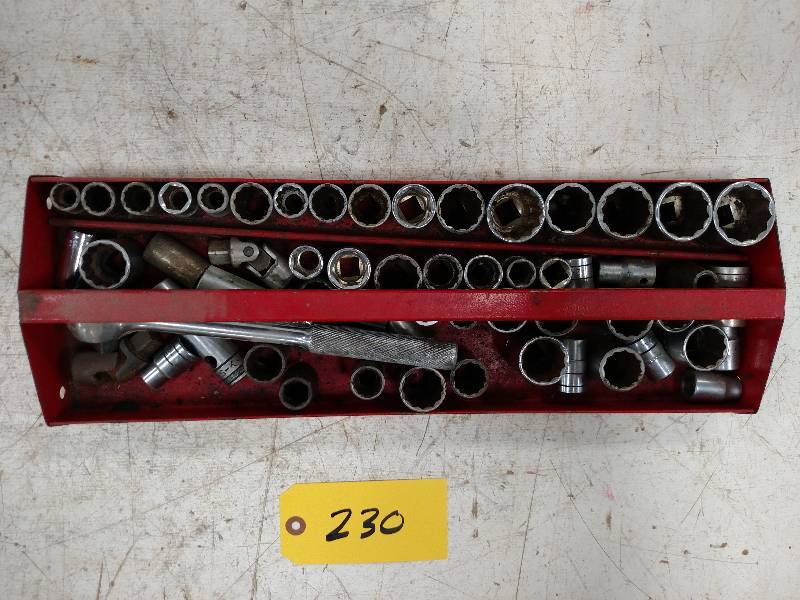 lot 230 image: 12 Ratchet & Asstd Sockets...