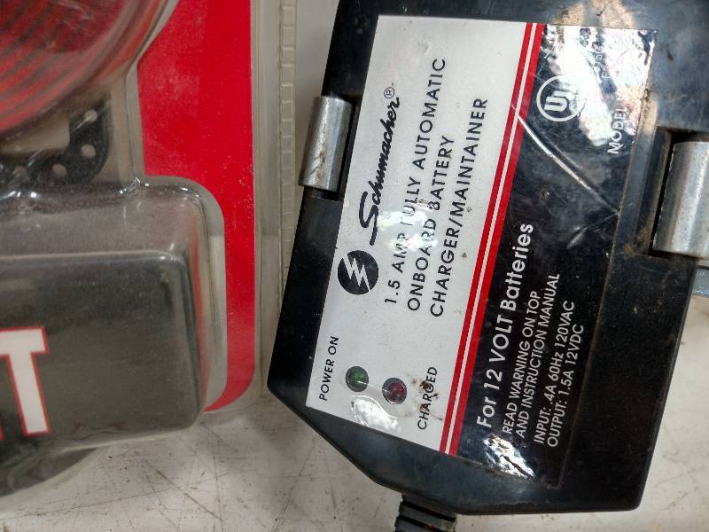 lot 242 image: 12v Magnetic Tow Light Kit & Schuma...
