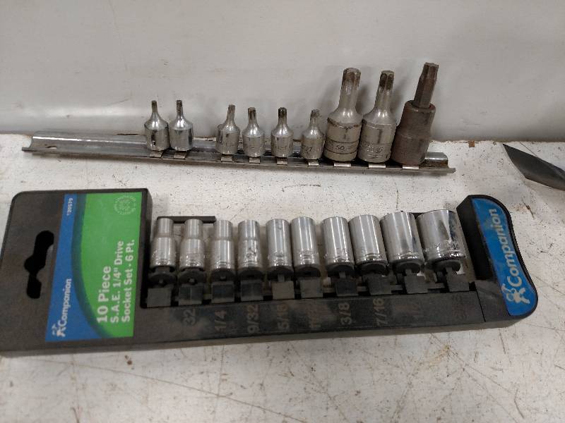 lot 255 image: Asstd Tools...