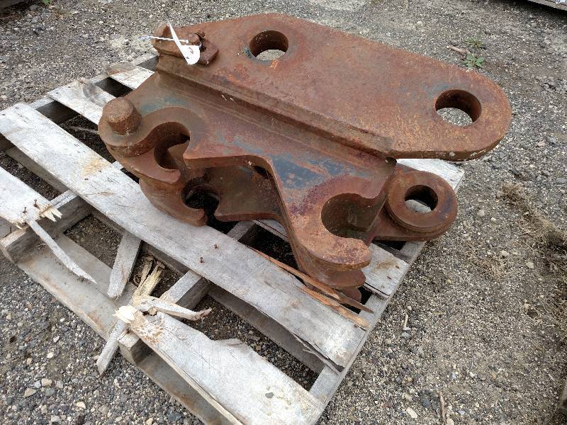 lot 22 image: John Deere Backhoe Quicktach...