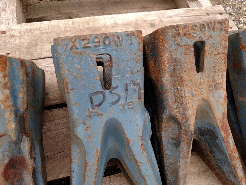 lot 23 image: (12) Asstd Bucket Teeth From 953 T...