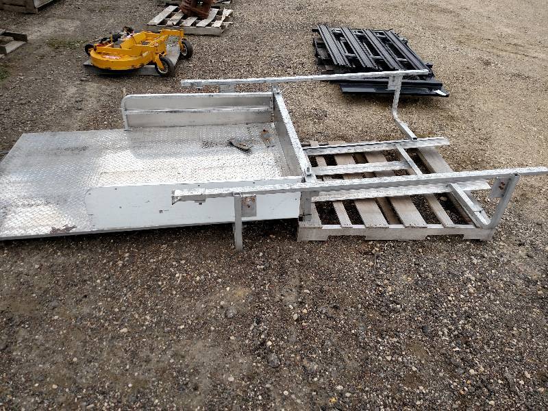 lot 20 image: Aluminum Pickup Truck Slide-Out, 6...