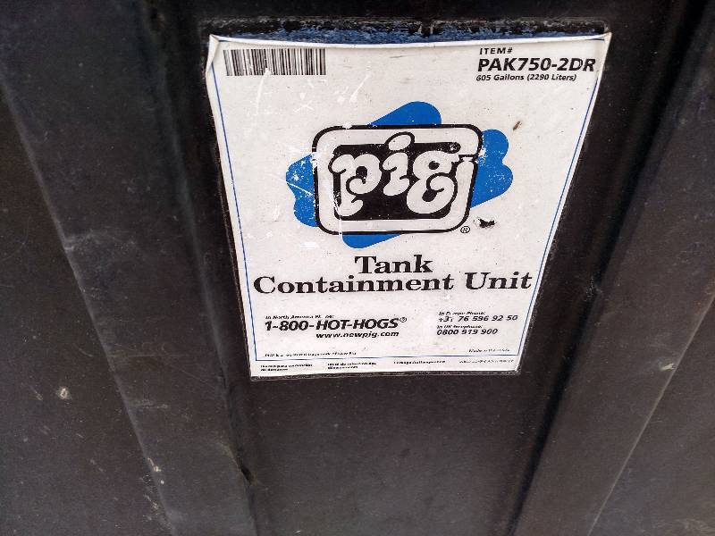 lot 26 image: Pig PAK750-2DR 605 Gallon Tank Cont...