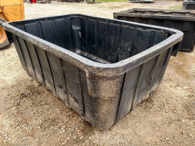 lot 27 image: Pig PAK750-2DR 605 Gallon Tank Cont...