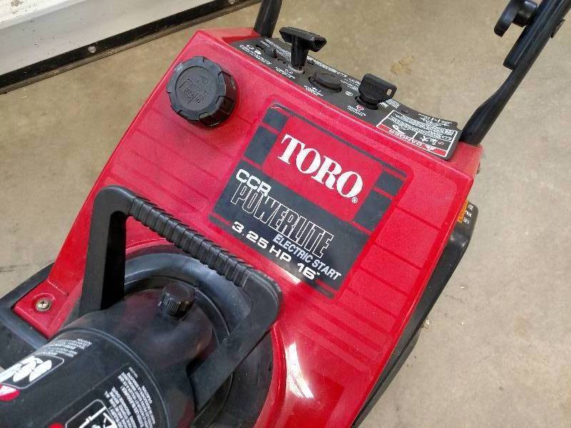 lot 62 image: Toro CCR Powerlite 3.25 hp, 16 Sno...
